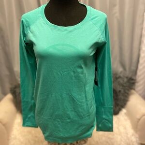 Savvi performance long  Sleeved Tee NWT L 133